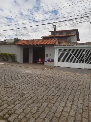 Sobrado à venda em Suzano-SP, Cidade Cruzeiro do Sul: 3 quartos, 2 suítes, 2 salas, 3 banh