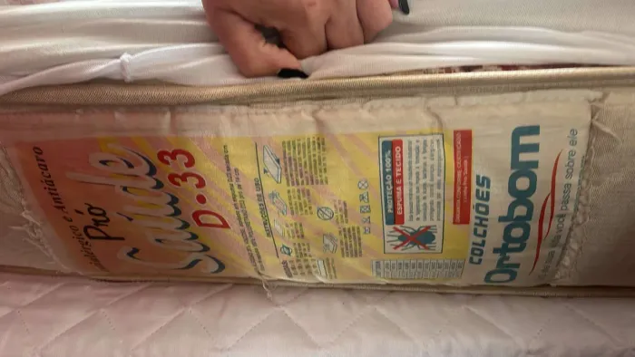 Cama solteiro com colchão de espuma