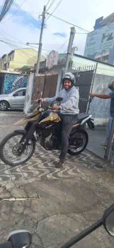 Moto nova com 2 mil km 