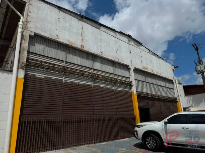 Prédio Reformado, 800 m² Próximo ao Shopping Pátio Norte, São José de Ribamar/M