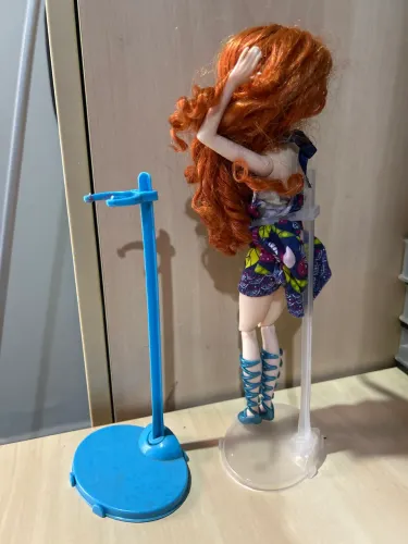 Kit suporte para boneca Barbie 