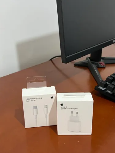 Carregador iPhone novo