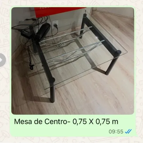 Mesa de Centro fina com Design