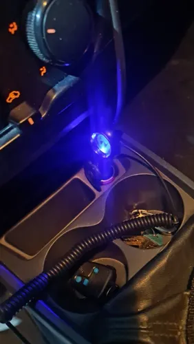 Carregador de celular em veículo
