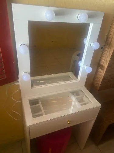 Vende-se penteadeira nova sem marca de uso
