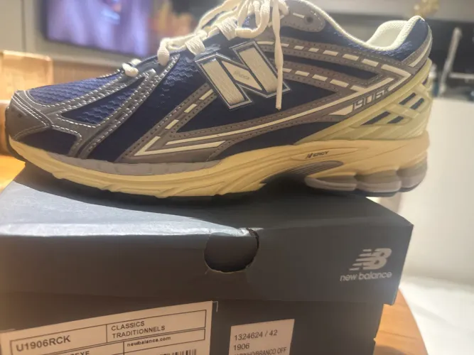 Tênis New balance 1906unissex tamanho 42 azul marinho e branco