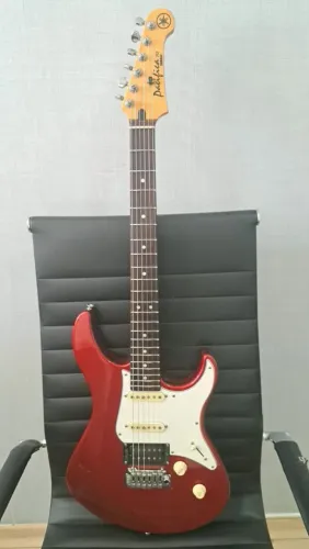 Guitarra Yamaha Pacifica 712 - upgrades matadores