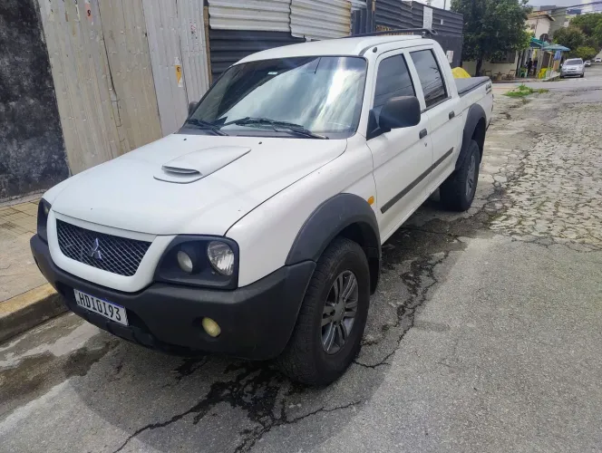 Mitsubishi L200 GL 2.5 4X4 CD Diesel 2012
