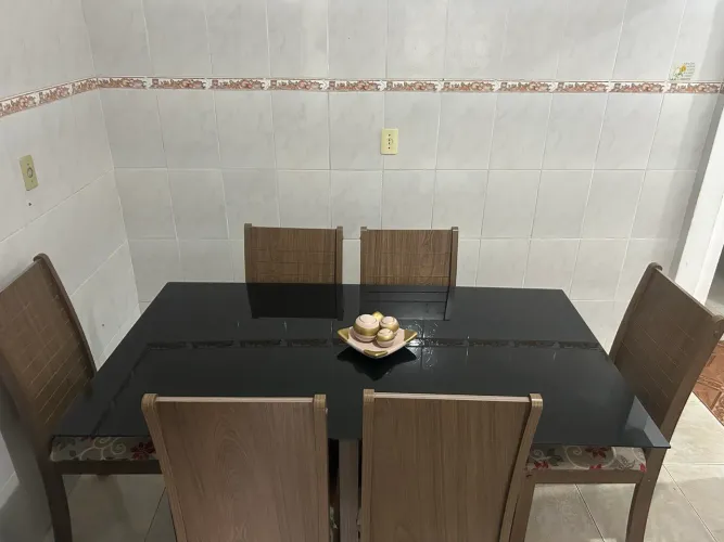 Mesa com 6 cadeiras