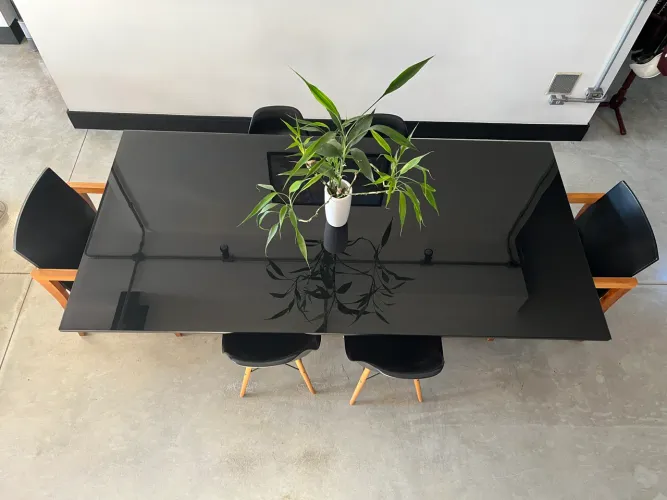 Mesa com tampo de vidro temperado + 6 cadeiras (8 lugares) 