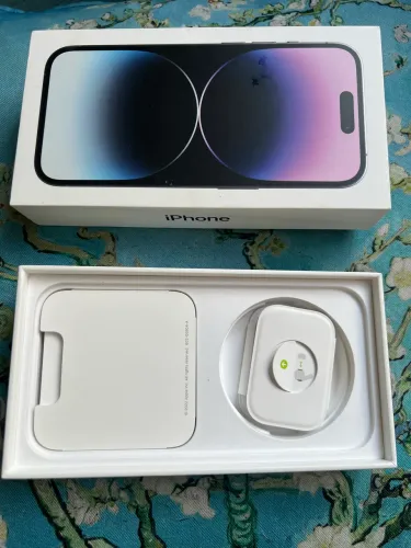 Caixa vazia do IPhone 14 Pró