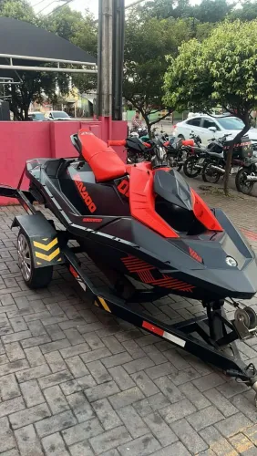 Jet ski spark trixx 3up