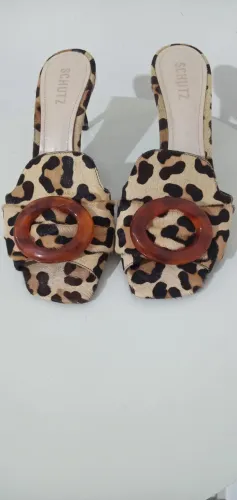 Tamanco Schutz ( animal print ) salto fino. Tam.39. Usado.
