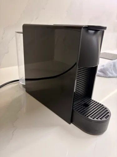 Cafeteira Nespresso Essenza Mini Preta