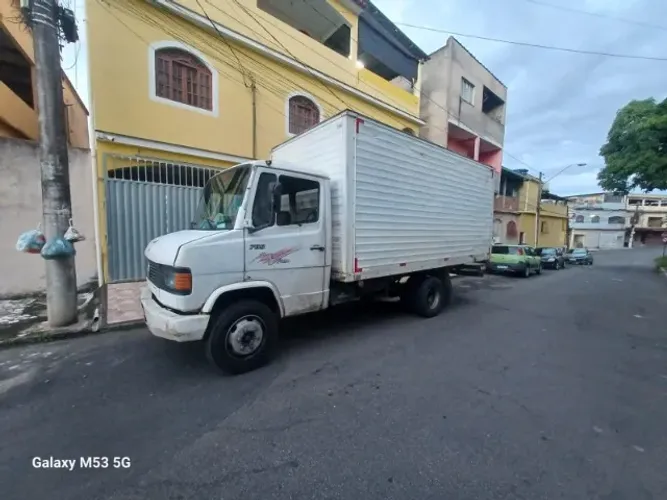 MB 709 Baú