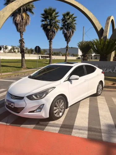Hyundai Elantra GLS 2.0 16V Flex Aut. 2015