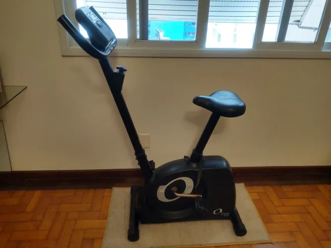 Bicicleta ergométrica vertical residencial Caloi OCicle CL 204.