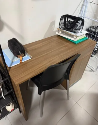Vendo escrivaninha + cadeira de estudos 500 reais os dois   Somente escrivaninha: 380 Some
