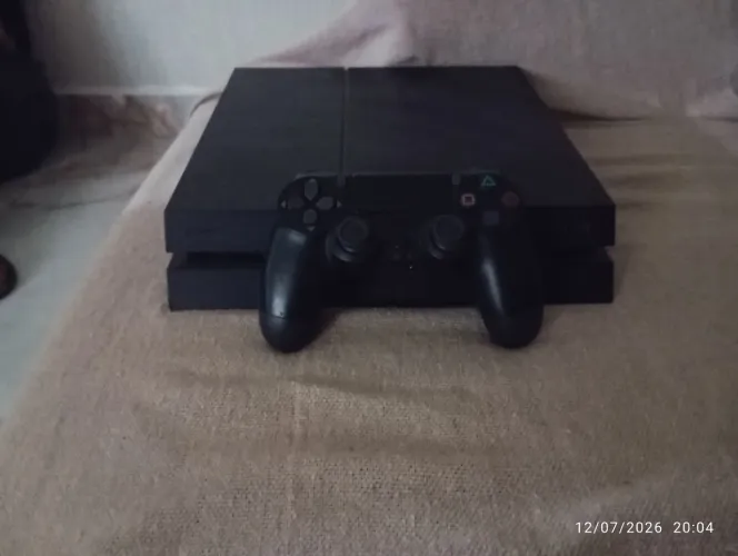 Ps4 slim, 1tb de armazenamento e 17 gigas ram