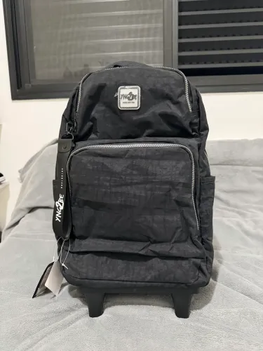 Mochila de costas e rodinha (360°)