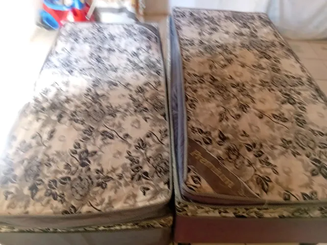 Duas camas box semi nova 30 dia de uso 