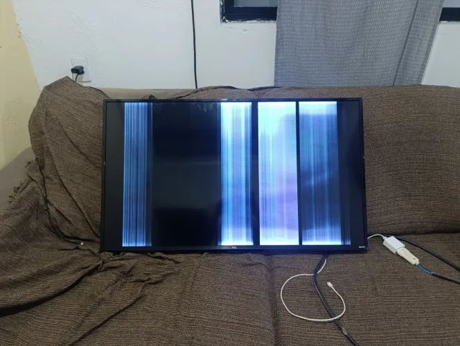 Televisión para retirar peças