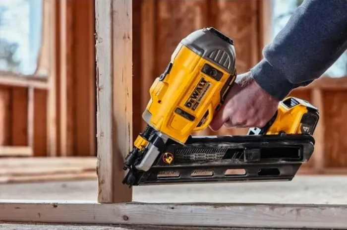 Pistola de prego dewalt a bateria