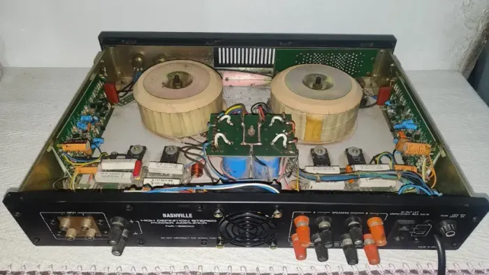 Amplificador Nashville 2200 Pró Rms (Usado)
