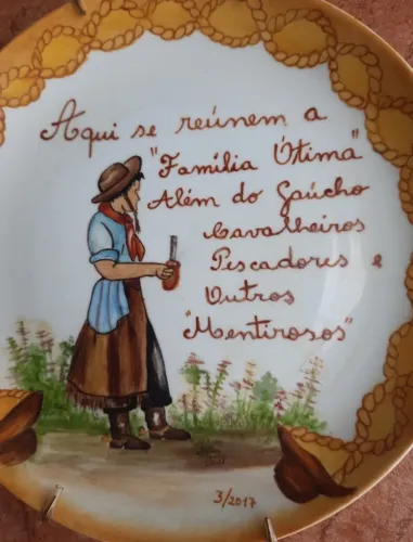Prato decorativo de parede em porcelana antiga 25cm diâmetro louça antiga