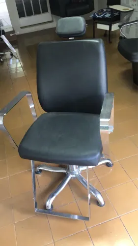 Cadeira para barbearia e salão de beleza