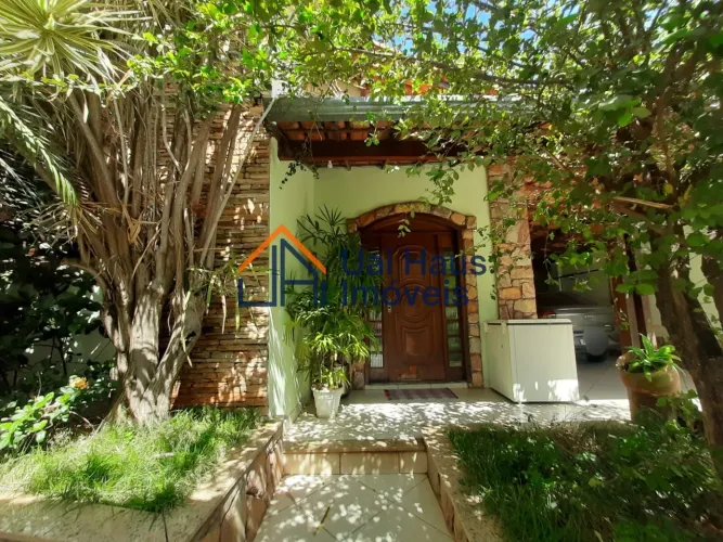 Casa à venda no bairro João Pinheiro - Belo Horizonte/MG