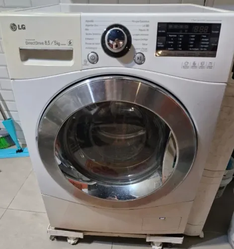 Máquina de lavar com defeito
