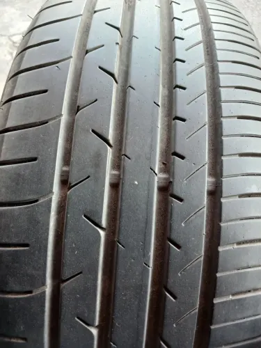Vendo 1 pneu dulonp 215/50/17 seminovo