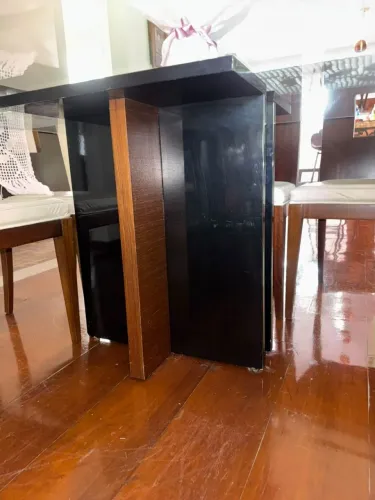 mesa com tampo de vidro e 6 cadeiras