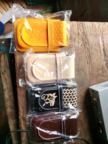 porta celular de couro