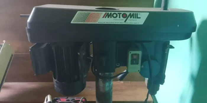 Furadeira de bancada Motomil