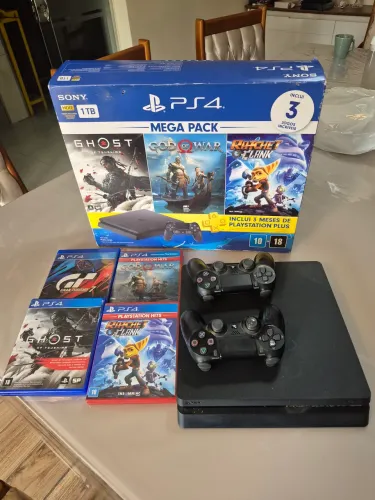 Vendo PS4 com 2 controles 4jogos