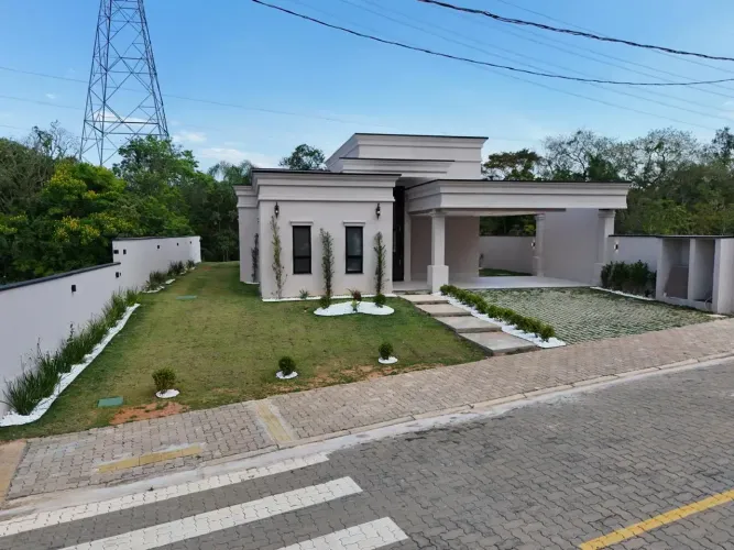 Casa de alto padrão à venda no condomínio Residencial da Ilha em Guararema