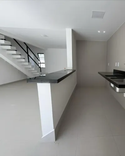 LINDA CASA DE ALTO PADRA NO ARAÇAGI, FINO ACABAMENTOS, ENERGIA SOLAR, MARIANNE