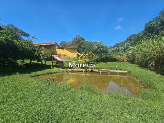 Chácara com lago particular
