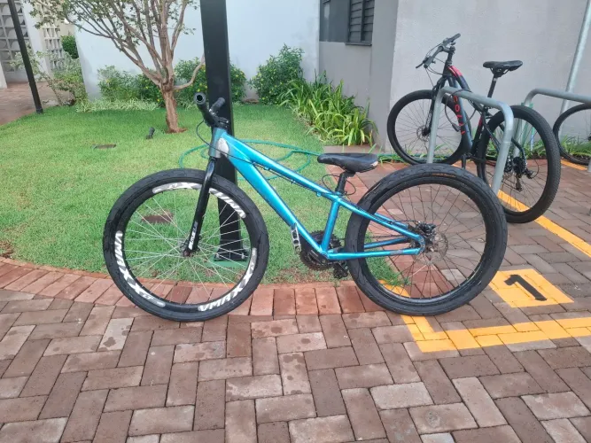 Vendo bicicleta kona stuff 2012( quadro único em cg)