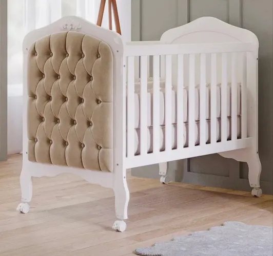 Berço que vira cama com colchão Novo.