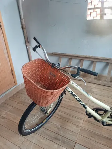 Bicicleta Feminina Aro 26 com Cestinha