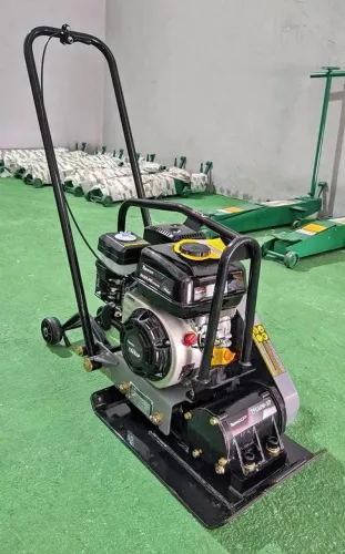 Placa Vibratória Compactadora Profissional a Gasolina 6.5hp - Toyama
