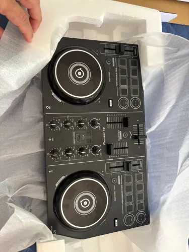 Controlador DJ Pioneer DDJ DDJ-200 preto da 2 canais