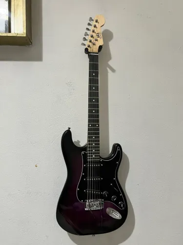 Vende-se guitarra