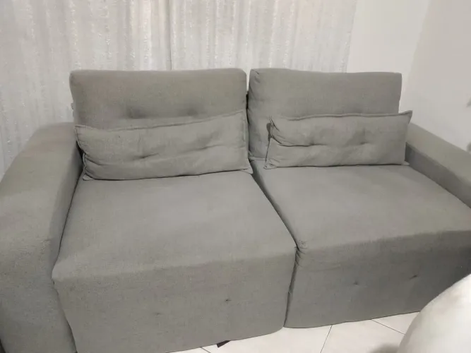 Sofá com pufs
