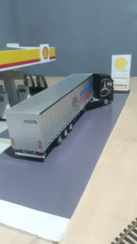 Miniatura de caminhão Mercedes Axor 1/43