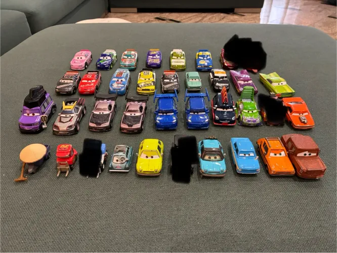 Cars Disney Pixar lote com 32 carrinhos
