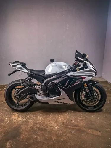 SUZUKI GSX - R 750 SRAD
